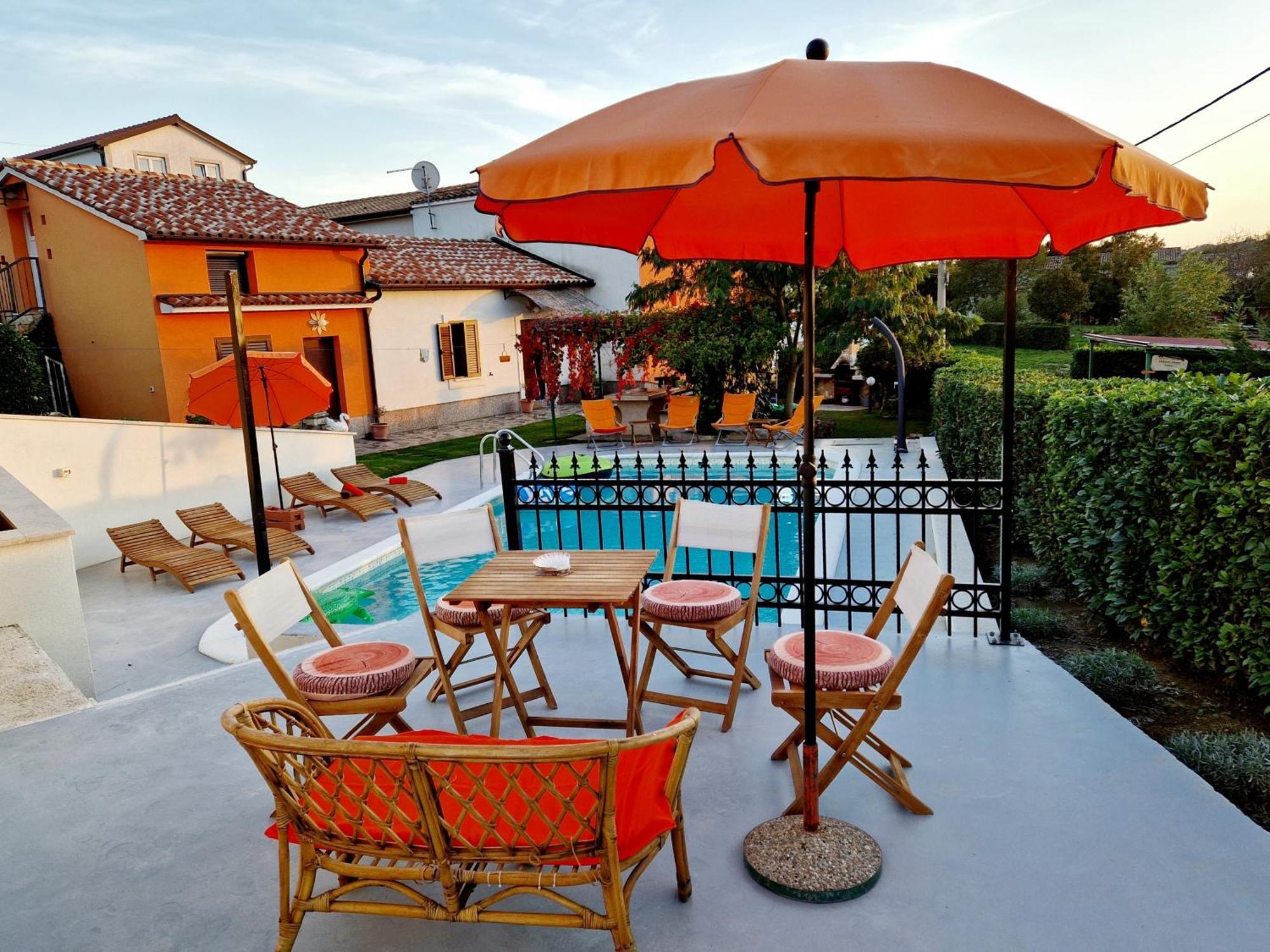 Casa Luana Villa Roč Exteriör bild